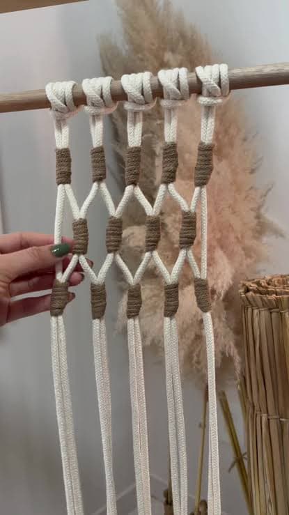 Porta-copos de macramê feito por Patrícia